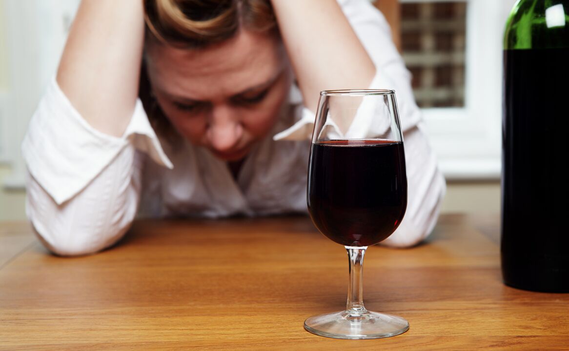 El alcoholismo femenino es muy común.