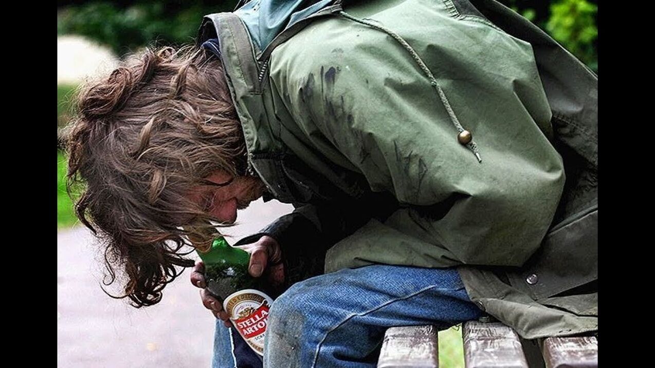 El estilo de vida marginal es consecuencia del alcoholismo masculino.