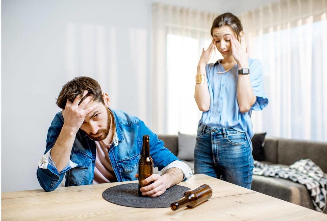 Los escándalos pueden provocar que el marido beba aún más